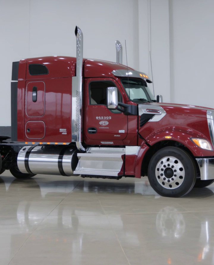 2025 Peterbilt 389 classic long-hood truck for sale